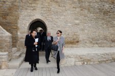Birinci xanım Mehriban Əliyeva “Atəşgah məbədi” Dövlət Tarix-Memarlıq Qoruğunda olub (FOTO)