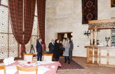 Birinci xanım Mehriban Əliyeva “Atəşgah məbədi” Dövlət Tarix-Memarlıq Qoruğunda olub (FOTO)