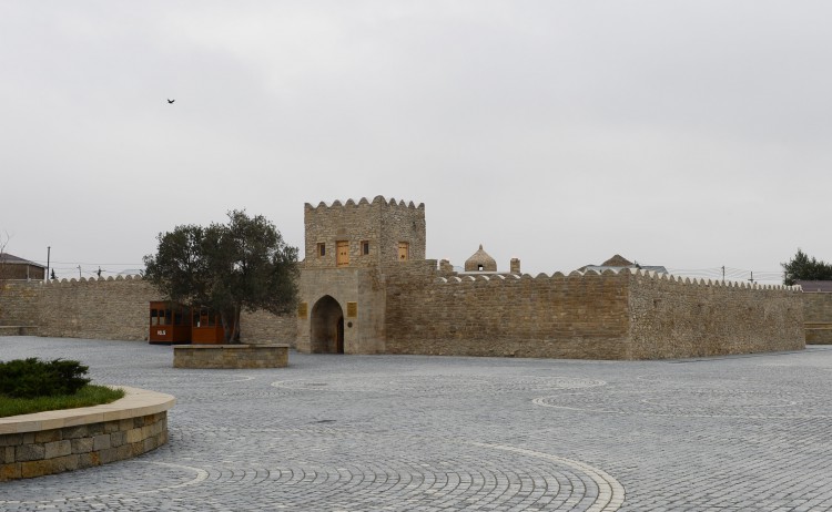 Birinci xanım Mehriban Əliyeva “Atəşgah məbədi” Dövlət Tarix-Memarlıq Qoruğunda olub (FOTO)