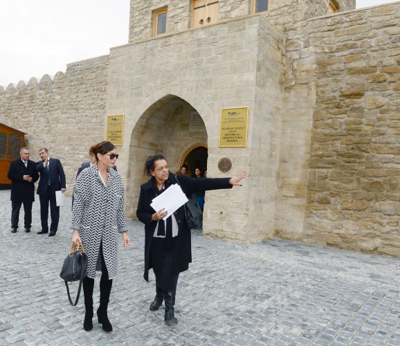 Birinci xanım Mehriban Əliyeva “Atəşgah məbədi” Dövlət Tarix-Memarlıq Qoruğunda olub (FOTO)