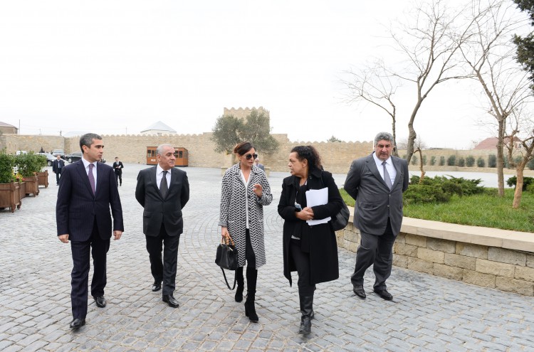 Birinci xanım Mehriban Əliyeva “Atəşgah məbədi” Dövlət Tarix-Memarlıq Qoruğunda olub (FOTO)