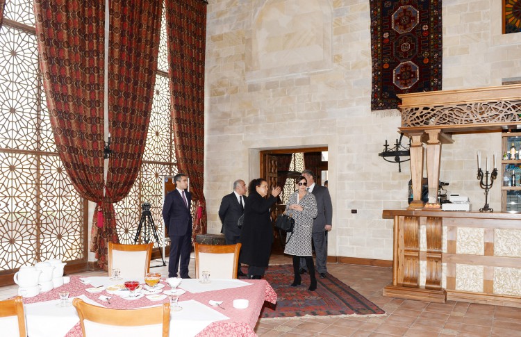 Birinci xanım Mehriban Əliyeva “Atəşgah məbədi” Dövlət Tarix-Memarlıq Qoruğunda olub (FOTO)