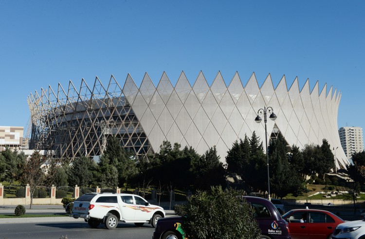 Prezident İlham Əliyev və xanımı Heydər Əliyev adına İdman-Konsert Kompleksində aparılan təmir işlərinin gedişi ilə tanış olublar (FOTO)