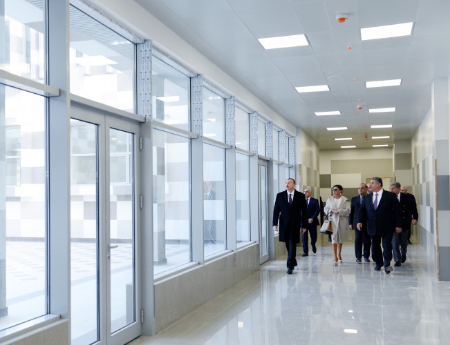 Prezident İlham Əliyev və xanımı Heydər Əliyev adına İdman-Konsert Kompleksində aparılan təmir işlərinin gedişi ilə tanış olublar (FOTO)