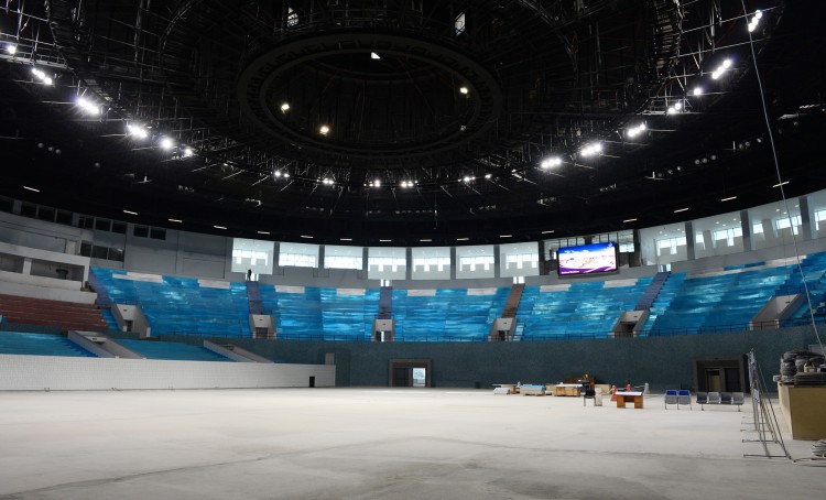 Prezident İlham Əliyev və xanımı Heydər Əliyev adına İdman-Konsert Kompleksində aparılan təmir işlərinin gedişi ilə tanış olublar (FOTO)