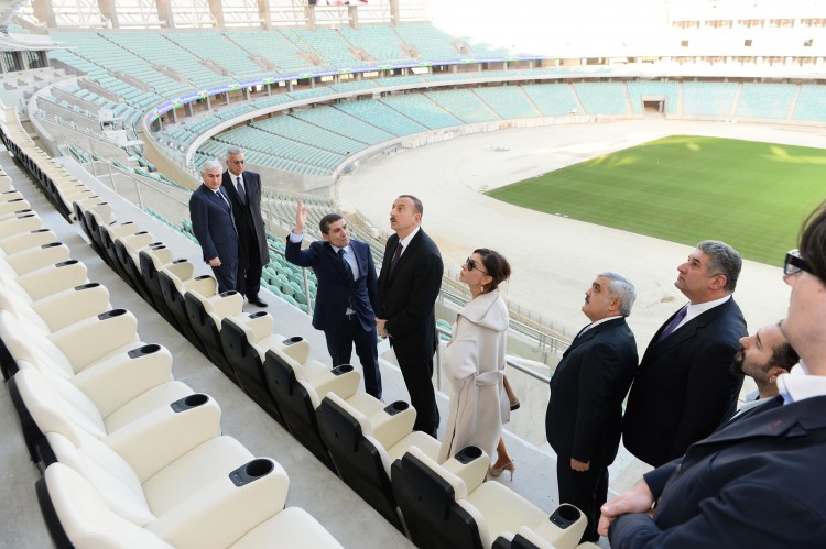 Prezident İlham Əliyev və xanımı Bakı Olimpiya Stadionunda aparılan işlərin gedişi ilə tanış olublar  (FOTO)