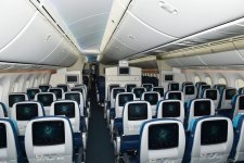 Prezident İlham Əliyev və xanımı Heydər Əliyev Beynəlxalq Aeroportunda yeni gətirilmiş "Boeing-787-8" sərnişin təyyarəsinə baxıblar  (FOTO)