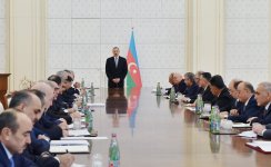 Prezident İlham Əliyev: Nə neftin qiymətinin düşməsi, nə böhranlar Azərbaycanın sürətli inkişafına təsir edə bilməz (FOTO)
