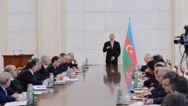 Prezident İlham Əliyev: Nə neftin qiymətinin düşməsi, nə böhranlar Azərbaycanın sürətli inkişafına təsir edə bilməz (FOTO)