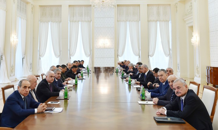 Prezident İlham Əliyev: Nə neftin qiymətinin düşməsi, nə böhranlar Azərbaycanın sürətli inkişafına təsir edə bilməz (FOTO)
