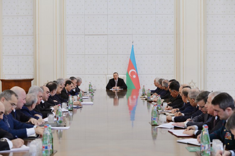 Prezident İlham Əliyev: Nə neftin qiymətinin düşməsi, nə böhranlar Azərbaycanın sürətli inkişafına təsir edə bilməz (FOTO)