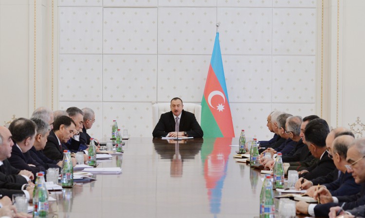 Prezident İlham Əliyev: Nə neftin qiymətinin düşməsi, nə böhranlar Azərbaycanın sürətli inkişafına təsir edə bilməz (FOTO)