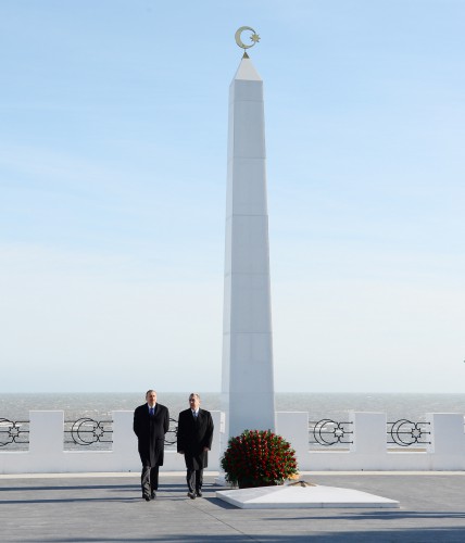 Prezident İlham Əliyev Sumqayıtda istirahət parkında aparılan yenidənqurma işləri ilə tanış olub (FOTO)