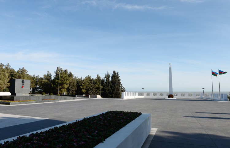 Prezident İlham Əliyev Sumqayıtda istirahət parkında aparılan yenidənqurma işləri ilə tanış olub (FOTO)