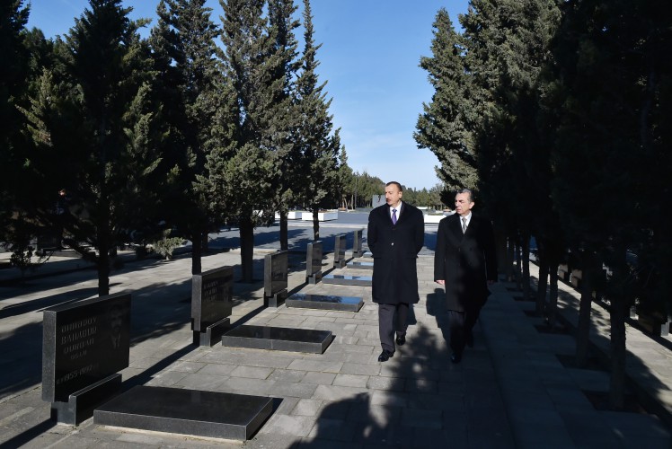 Prezident İlham Əliyev Sumqayıtda istirahət parkında aparılan yenidənqurma işləri ilə tanış olub (FOTO)