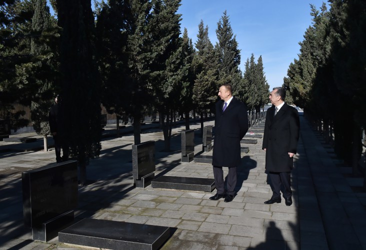 Prezident İlham Əliyev Sumqayıtda istirahət parkında aparılan yenidənqurma işləri ilə tanış olub (FOTO)