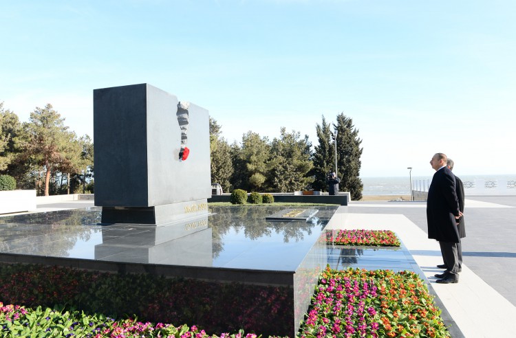 Prezident İlham Əliyev Sumqayıtda istirahət parkında aparılan yenidənqurma işləri ilə tanış olub (FOTO)