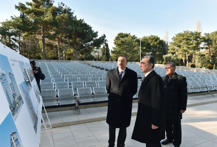 Prezident İlham Əliyev Sumqayıtda istirahət parkında aparılan yenidənqurma işləri ilə tanış olub (FOTO)