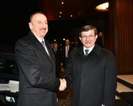 Azərbaycan Prezidenti İlham Əliyev Türkiyənin Baş naziri Əhməd Davudoğlu ilə görüşüb (FOTO)
