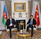 Azərbaycan Prezidenti İlham Əliyev Türkiyənin Baş naziri Əhməd Davudoğlu ilə görüşüb (FOTO)