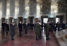 Azərbaycan Prezidenti İlham Əliyev Anıtqəbiri ziyarət edib (FOTO)