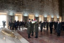Azərbaycan Prezidenti İlham Əliyev Anıtqəbiri ziyarət edib (FOTO)