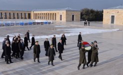 Azərbaycan Prezidenti İlham Əliyev Anıtqəbiri ziyarət edib (FOTO)