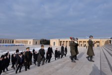 Azərbaycan Prezidenti İlham Əliyev Anıtqəbiri ziyarət edib (FOTO)