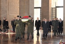 Azərbaycan Prezidenti İlham Əliyev Anıtqəbiri ziyarət edib (FOTO)