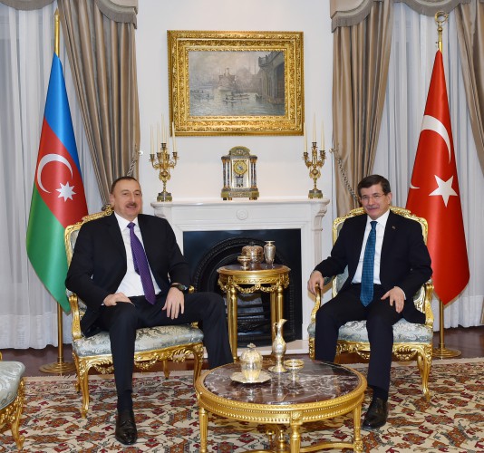 Azərbaycan Prezidenti İlham Əliyev Türkiyənin Baş naziri Əhməd Davudoğlu ilə görüşüb (FOTO)