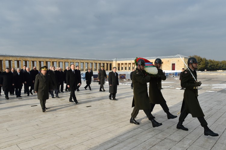 Azərbaycan Prezidenti İlham Əliyev Anıtqəbiri ziyarət edib (FOTO)