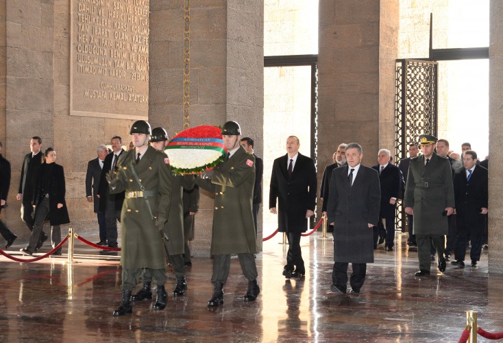Azərbaycan Prezidenti İlham Əliyev Anıtqəbiri ziyarət edib (FOTO)