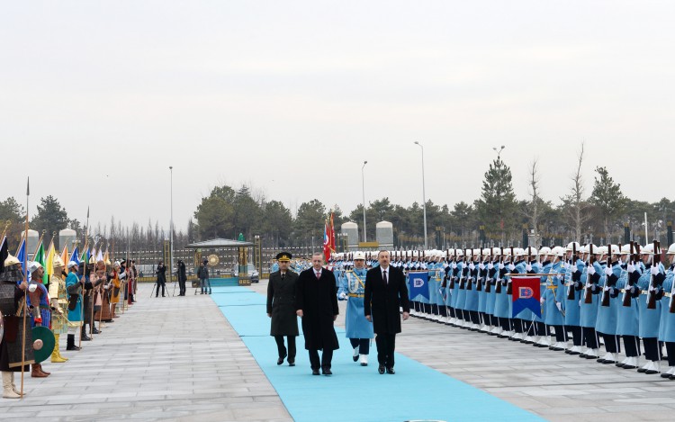 Azərbaycan Prezidenti İlham Əliyevin Türkiyədə rəsmi qarşılanma mərasimi keçirilib (FOTO)