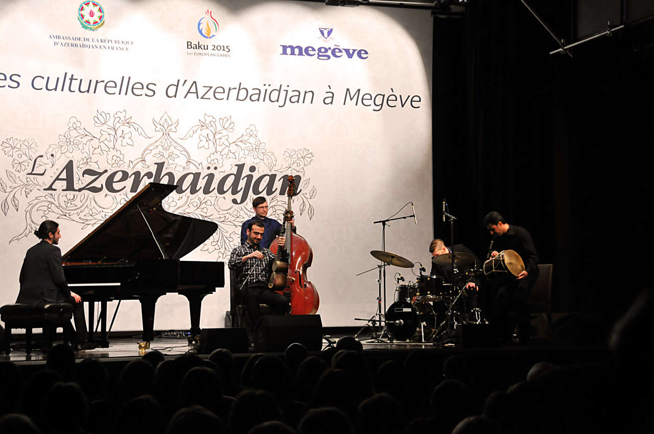 Heydər Əliyev Fondunun təşkilatçılığı ilə Fransanın Mejev şəhərində Azərbaycan mədəniyyət günlərinin açılışı olub (FOTO)