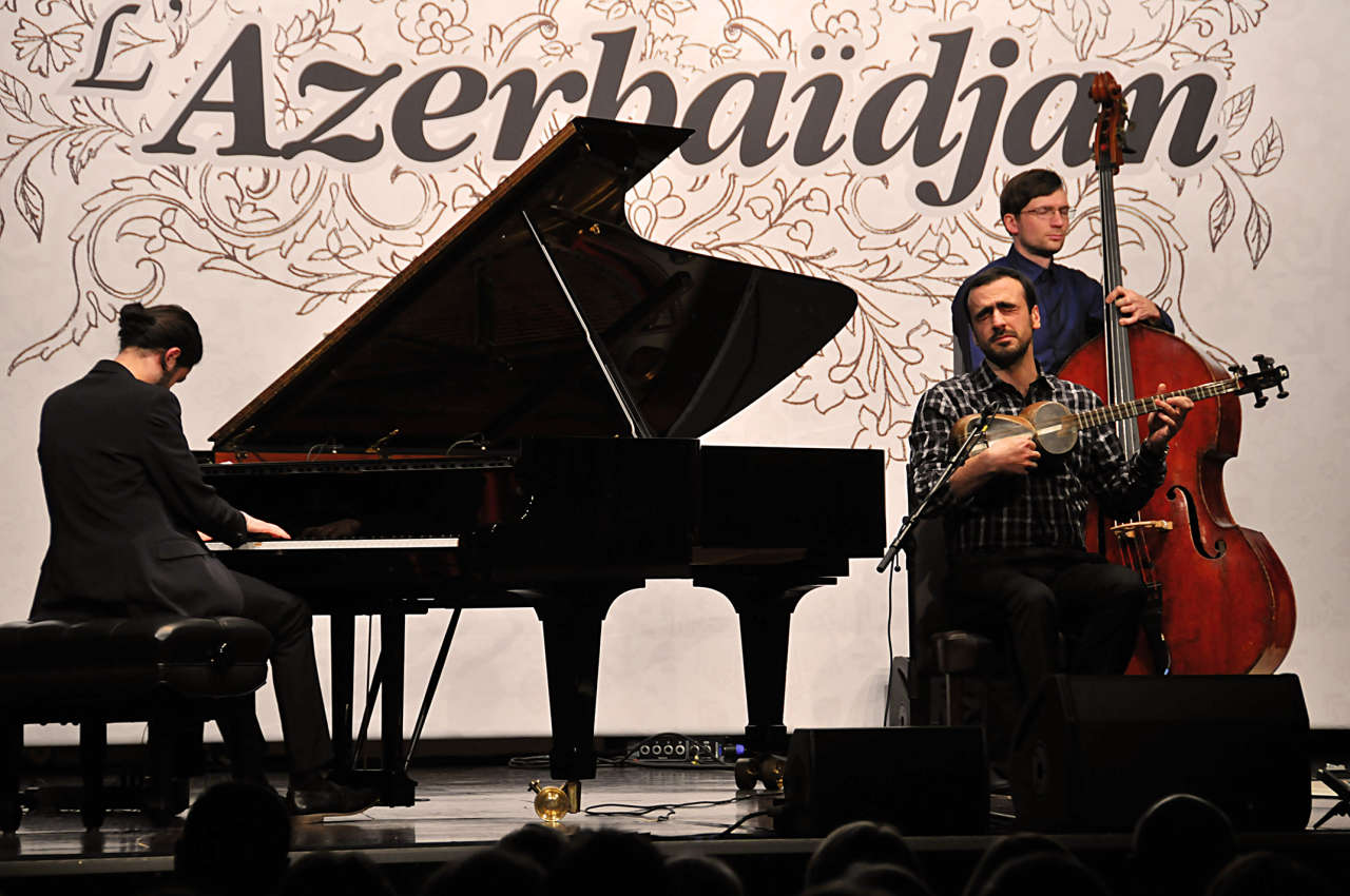 Heydər Əliyev Fondunun təşkilatçılığı ilə Fransanın Mejev şəhərində Azərbaycan mədəniyyət günlərinin açılışı olub (FOTO)