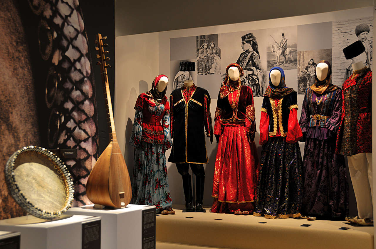 Heydər Əliyev Fondunun təşkilatçılığı ilə Fransanın Mejev şəhərində Azərbaycan mədəniyyət günlərinin açılışı olub (FOTO)