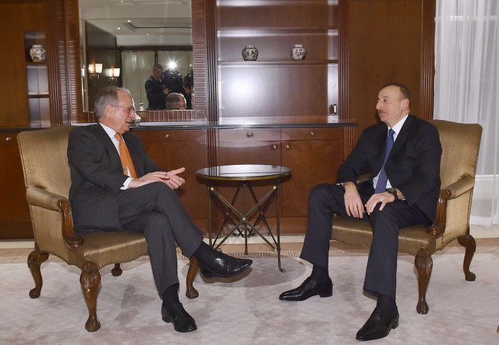 İlham Əliyev Münhen Beynəlxalq Təhlükəsizlik Konfransının sədri ilə görüşüb (FOTO)