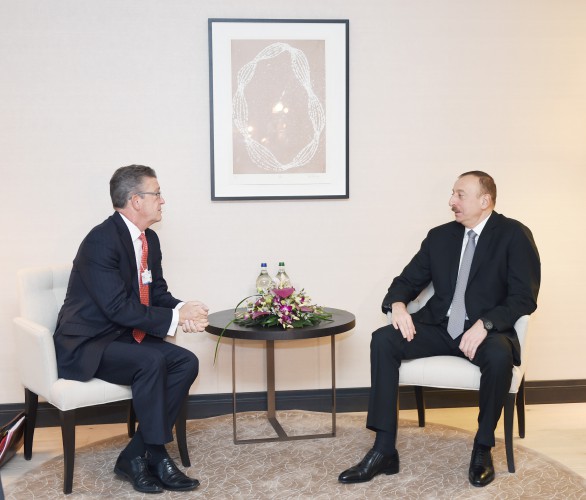 İlham Əliyev Davosda “Swiss Re Global Partnership” şirkətinin sədri ilə görüşüb