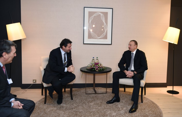 İlham Əliyev Davosda “Airbus Group International” şirkətinin direktoru  ilə görüşüb (FOTO)