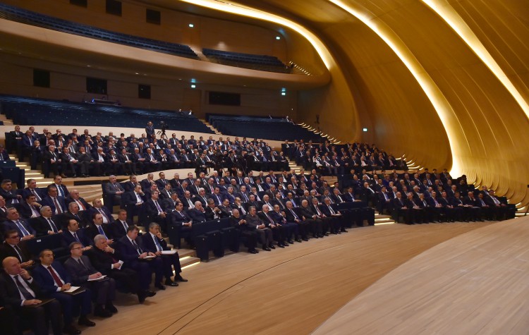 İlham Əliyev regionların sosial-iqtisadi inkişafı Dövlət Proqramının icrasının birinci ilinin yekunlarına həsr olunan konfransda iştirak edib (FOTO)