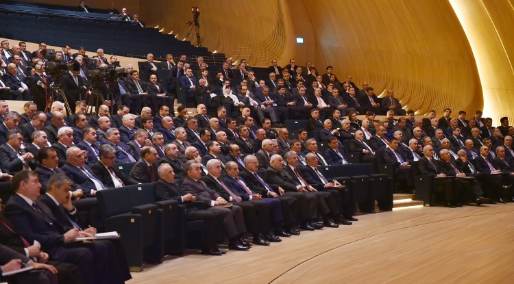İlham Əliyev regionların sosial-iqtisadi inkişafı Dövlət Proqramının icrasının birinci ilinin yekunlarına həsr olunan konfransda iştirak edib (FOTO)