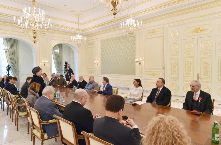 Prezident İlham Əliyev: Polad Bülbüloğlunun yaradıcılığının kökləri Azərbaycan tarixinin ən dərin izlərinə gedib çıxır (FOTO)