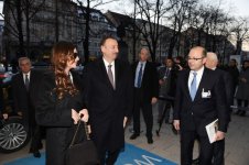 İlham Əliyev və xanımı Münxen Təhlükəsizlik Konfransı çərçivəsində “Ukraynadan əlavə - Avropada həll olunmamış münaqişələr” mövzusunda panel müzakirəsində iştirak ediblər (FOTO)
