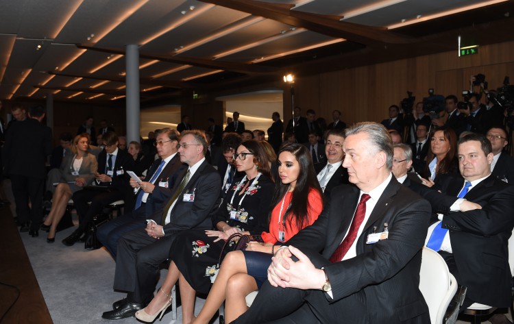 İlham Əliyev və xanımı Münxen Təhlükəsizlik Konfransı çərçivəsində “Ukraynadan əlavə - Avropada həll olunmamış münaqişələr” mövzusunda panel müzakirəsində iştirak ediblər (FOTO)