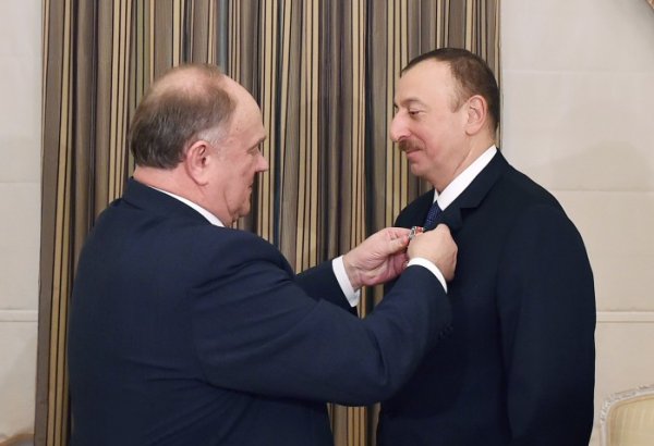 Prezident İlham Əliyevə Rusiya Federasiyası Kommunist Partiyasının xatirə ordeni təqdim edilib (FOTO)