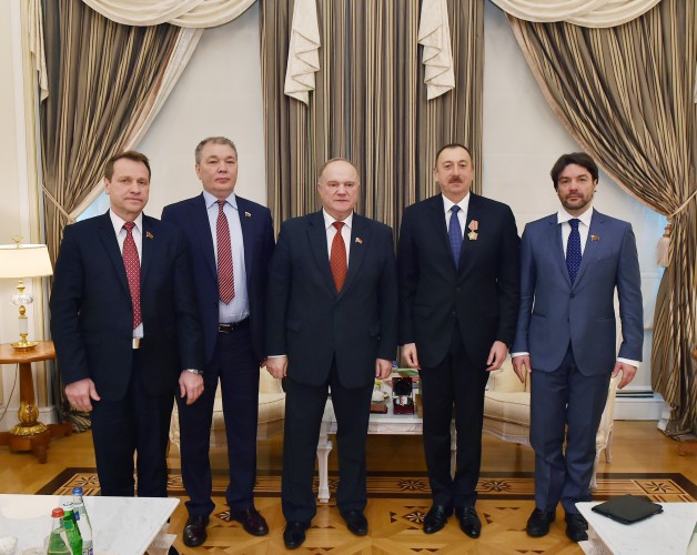 Prezident İlham Əliyevə Rusiya Federasiyası Kommunist Partiyasının xatirə ordeni təqdim edilib (FOTO)