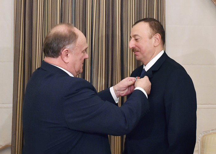 Prezident İlham Əliyevə Rusiya Federasiyası Kommunist Partiyasının xatirə ordeni təqdim edilib (FOTO)