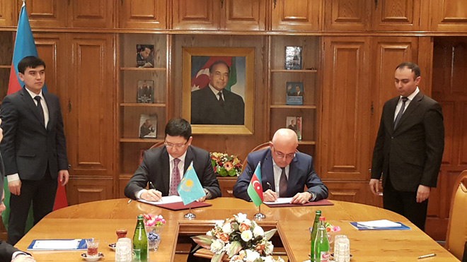 Azərbaycan və Qazaxıstan gömrük xidmətləri tədbirlər planı imzaladılar (FOTO)