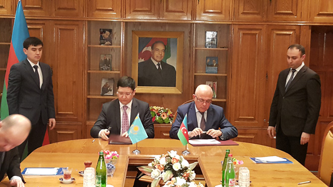 Azərbaycan və Qazaxıstan gömrük xidmətləri tədbirlər planı imzaladılar (FOTO)