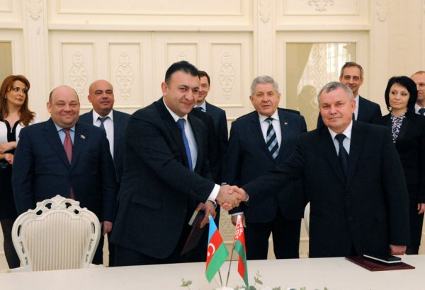 Azərbaycan yığılan traktorlar xarici bazarlara çıxarılır (FOTO)